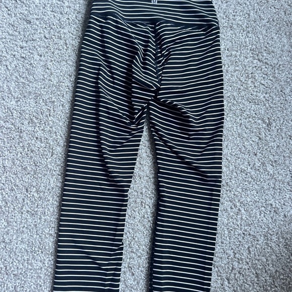 Lululemon Wunder Under Crop (High-Rise) *Luxtreme 21" Parallel Stripe Black Whit - Picture 3 of 3